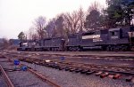 NS 2800 leads two other locos working the yard